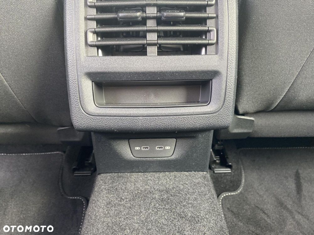 Volkswagen Golf - 22