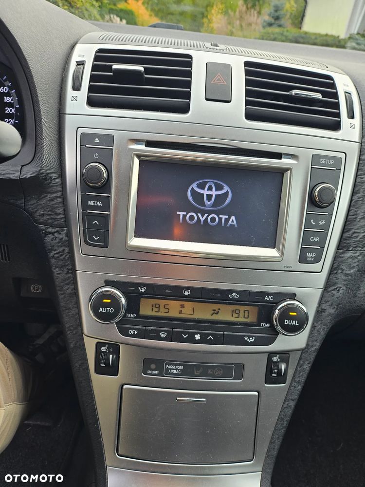 Toyota Avensis 1.6 Life - 9