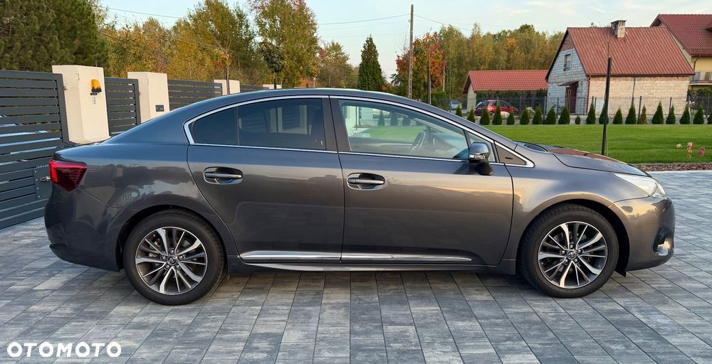Toyota Avensis - 2