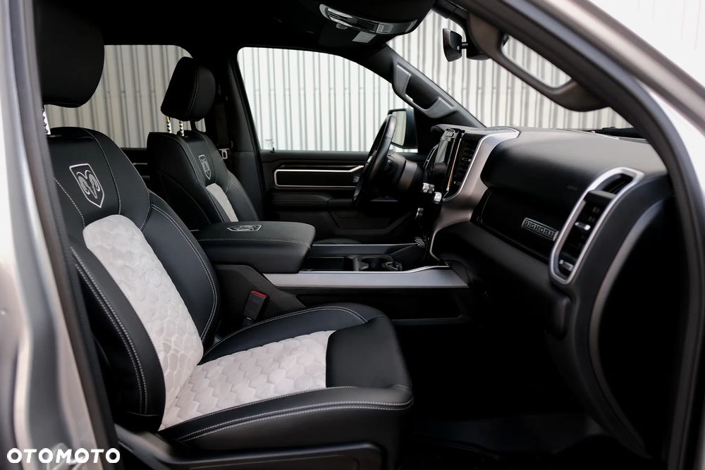 RAM 1500 5.7 Crew Cab Bighorn - 24
