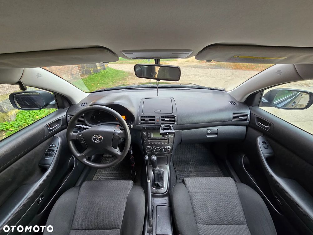 Toyota Avensis 1.8 VVT-i Luna - 18