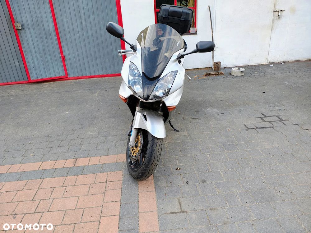 Honda VFR - 3