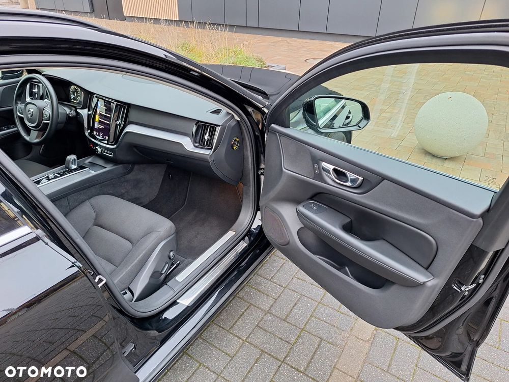 Volvo V60 D4 Momentum Pro - 24