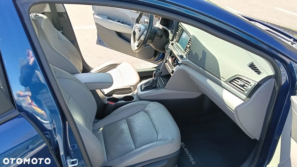 Hyundai Elantra - 6