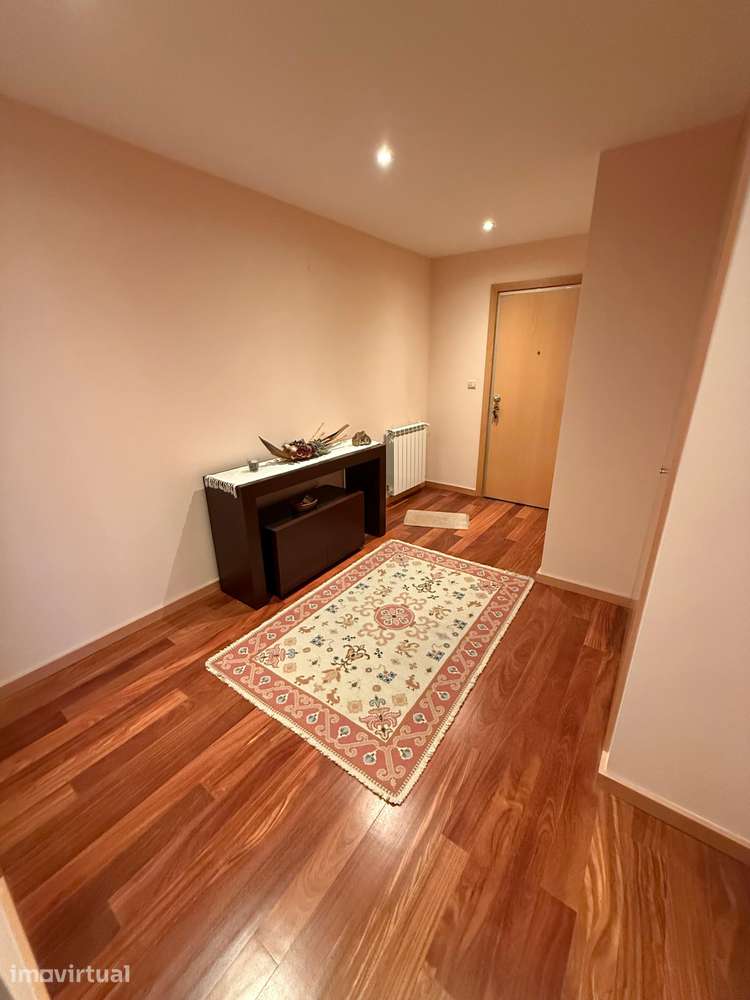 Apartamento T3 com varanda e garagem em Bragança - Grande imagem: 2/11