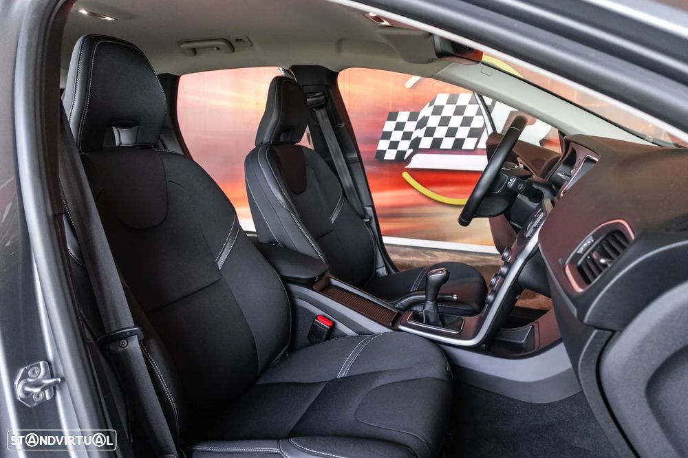 Volvo V40 2.0 D3 Momentum - 22