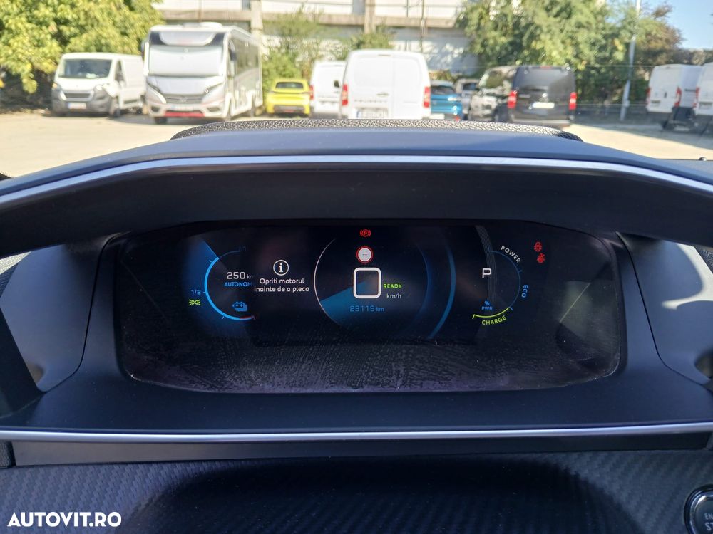 Peugeot 208 e-208 GT Pack - 12