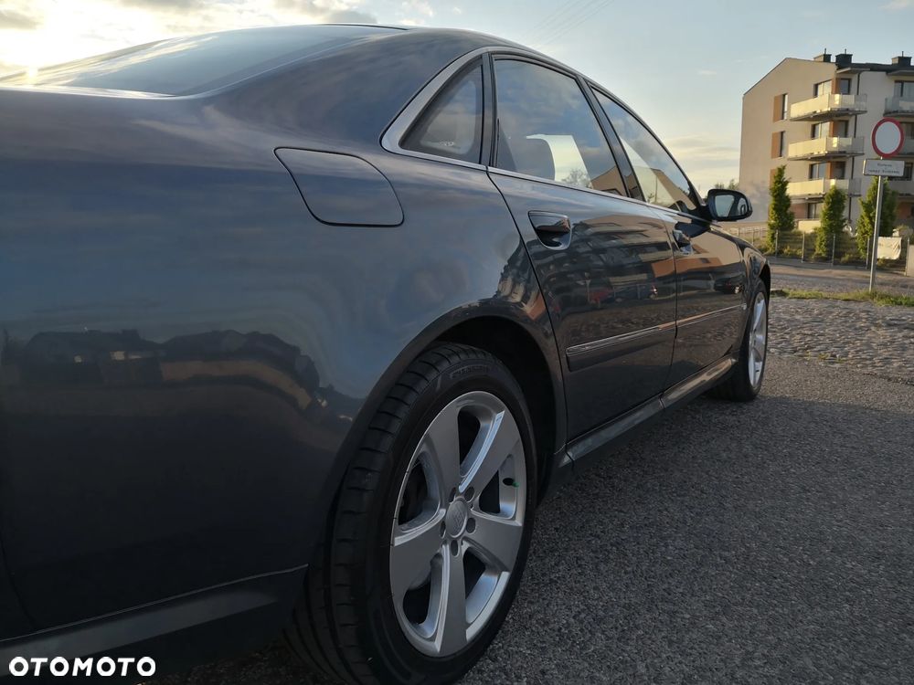 Audi A8 4.2 Quattro - 18