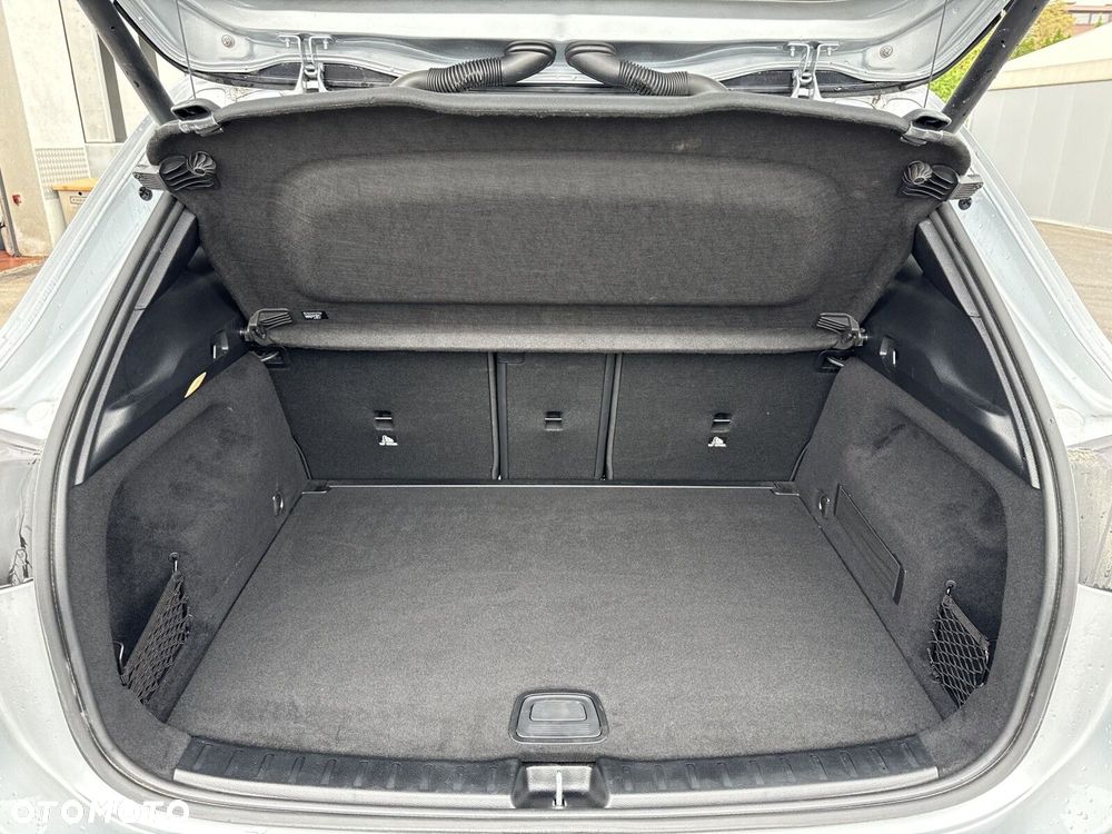 Mercedes-Benz GLA - 27