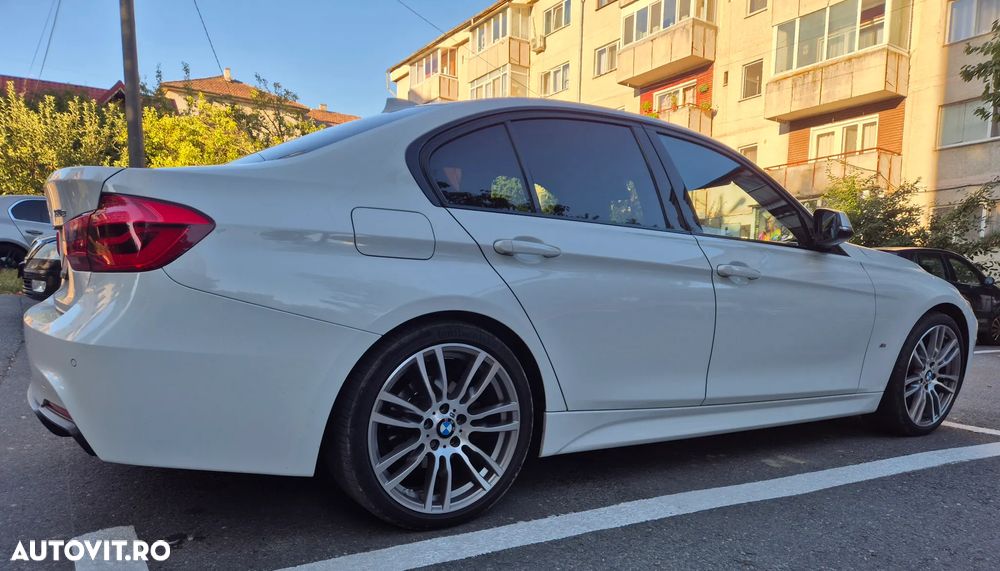 BMW Seria 3 330e iPerformance M Sport - 6