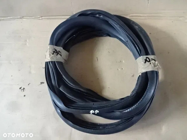 PARTNER IV RIFTER BERLINGO IV COMBO E 19R USZCZELKA DRZWI PRAWY PRZÓD
