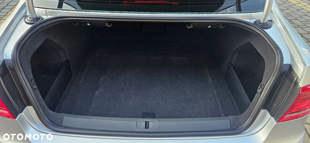 Volkswagen Passat 2.0 TDI Comfortline - 23