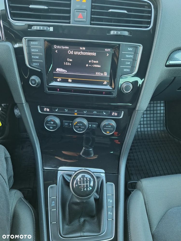 Volkswagen Golf - 24