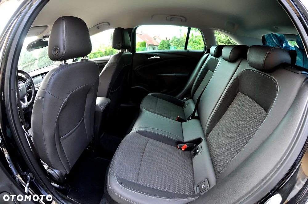 Opel Astra 1.4 T Dynamic S&S - 9