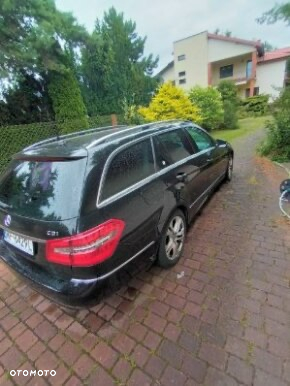 Mercedes-Benz Klasa E 220 T CDI DPF BlueEFFICIENCY Automatik Elegance - 3