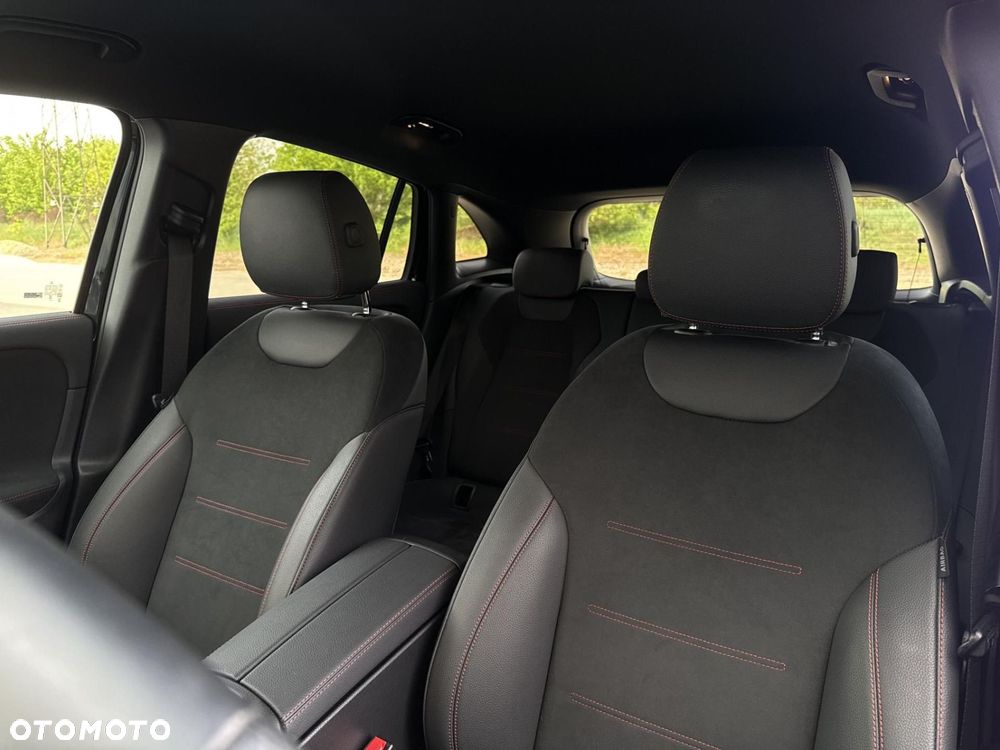 Mercedes-Benz GLA - 12