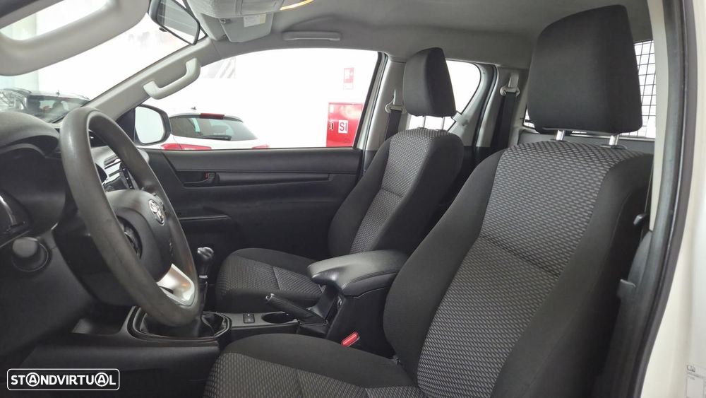 Toyota Hilux Extra-Cab 2.4 D-4D 4X4 - 11
