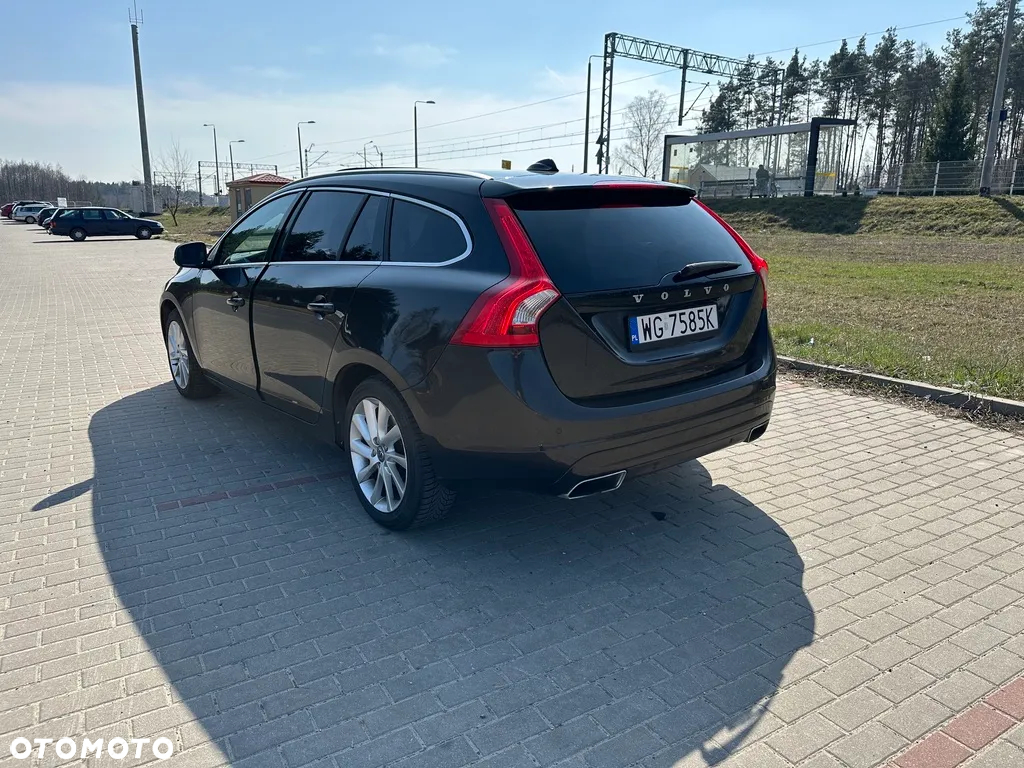 Volvo V60 D5 AWD Summum - 4