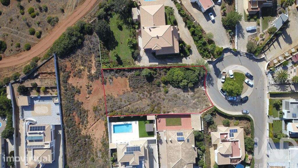 Terreno para construção em Estômbar e Parchal