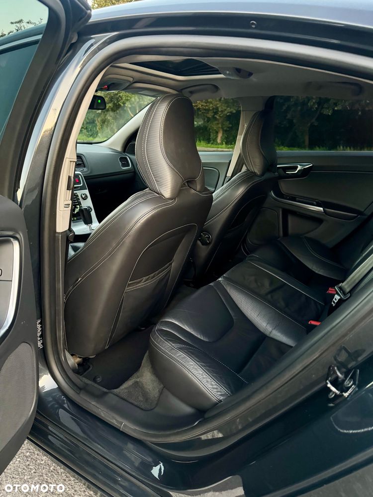 Volvo S60 T6 AWD R-Design - 18