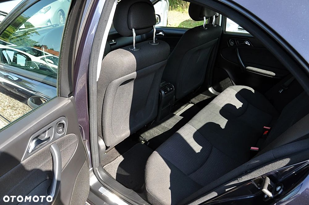 Mercedes-Benz Klasa C 200 Kompressor Automatik Classic Sport Edition + - 28