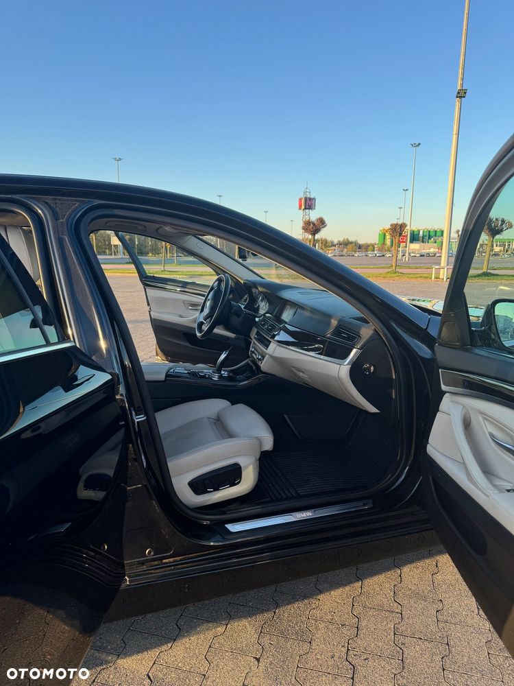 BMW Seria 5 525d Luxury Line - 4