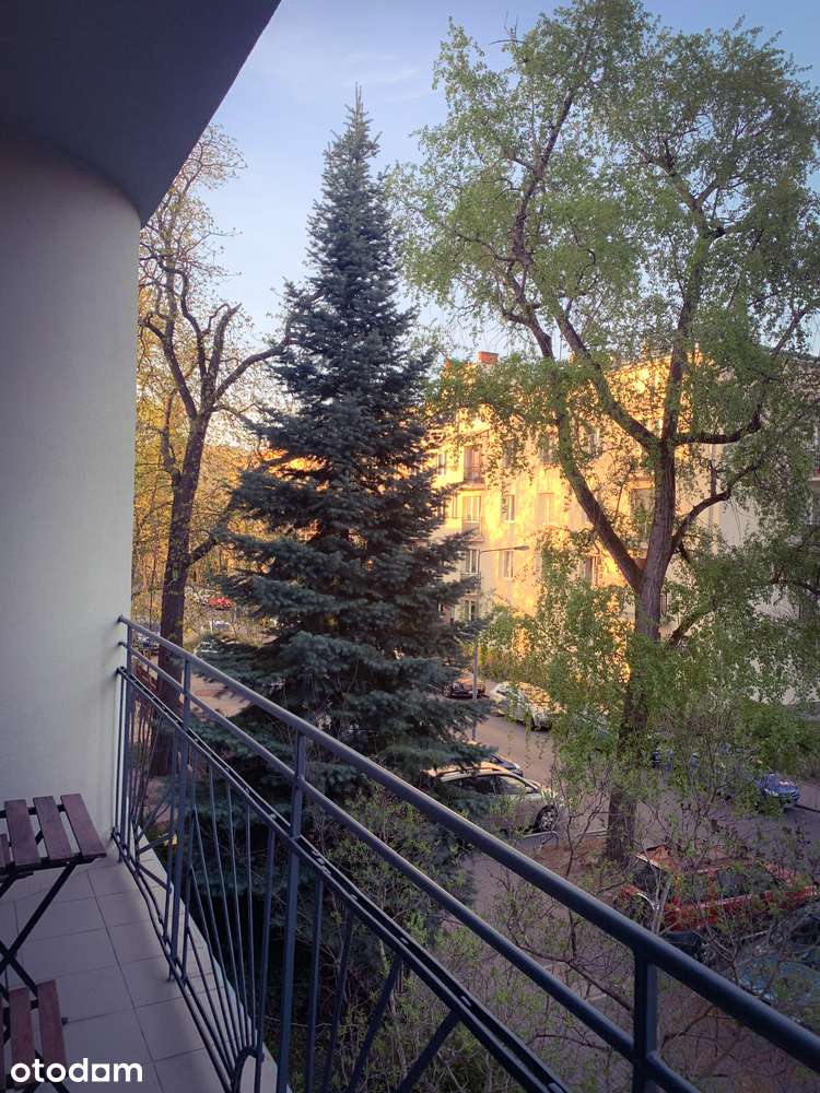 Kawalerka z dużym balkonem przy  Łazienkach