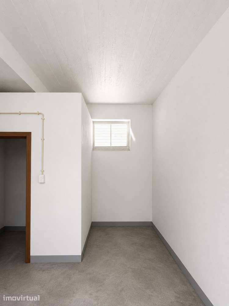 Garagem Fechada para 2 Carros | 36 m² | WC Privativo - Grande imagem: 4/4