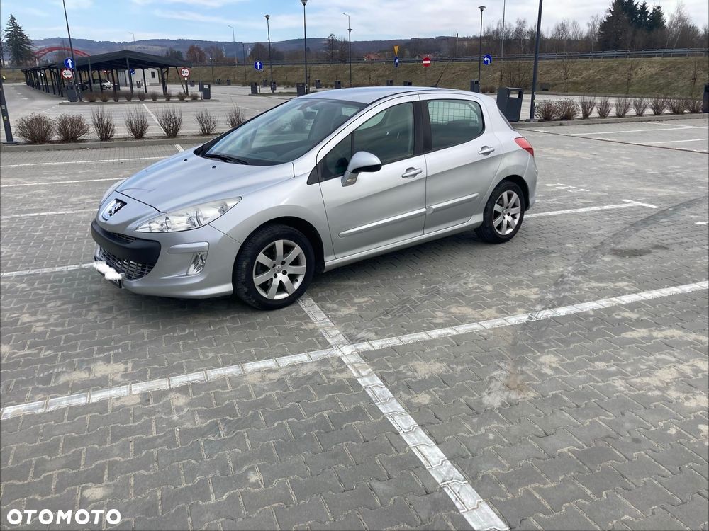 Nissan Micra - 1