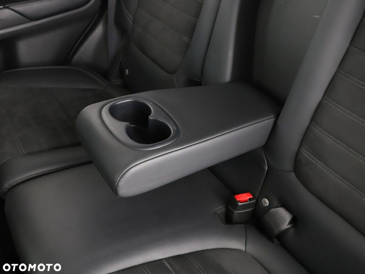 Mitsubishi Outlander 2.4 4WD Plug-In Hybrid - 39