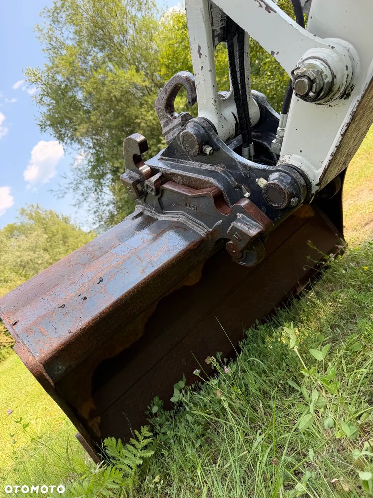 Takeuchi TB 260 Japońska Koparka Gąsienicowa 6 ton. Szybka maszyna i potężna moc. jak Nowa z Salonu 2020 rok. Niski Przebieg-2800mtg. KLIMATYZACJA. Nagłośnienie. Łyżka skarpowa oraz kopiąca. Szybko-złącze hydrauliczne. Yanmar silnik 4 cylindry! Maszyna z Norwegii. ani deka luzów i wycieków! OKAZJA Linia Hydr podwójna. Plus .Długie ramię PLUS. Oświetlenie LED dodatkowe. Zamki na tłokach. Wielka Okazja! Pełne sterowanie z dżojstików!! Aktualna DEKRA! - 37