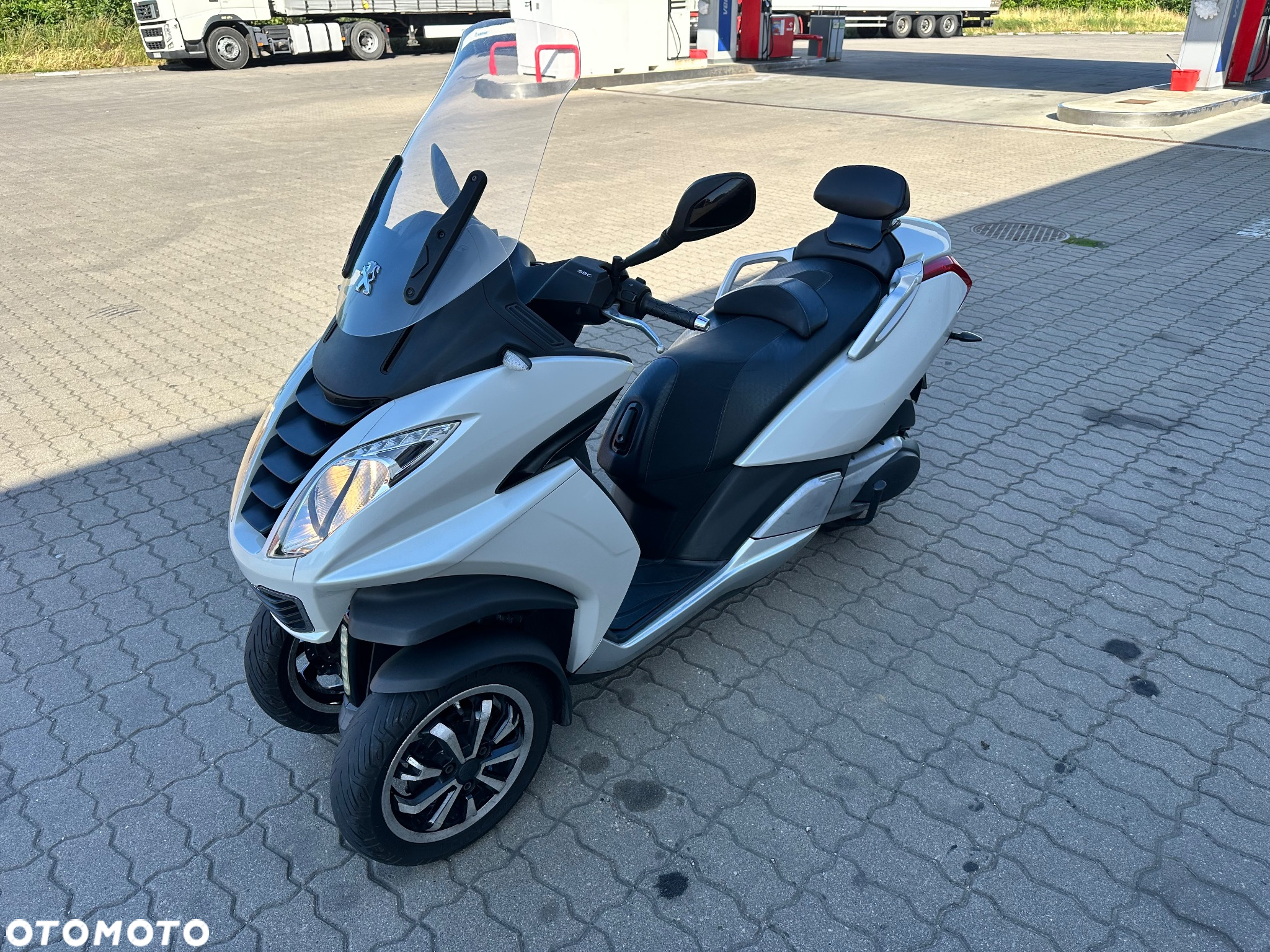 Peugeot Metropolis - 2