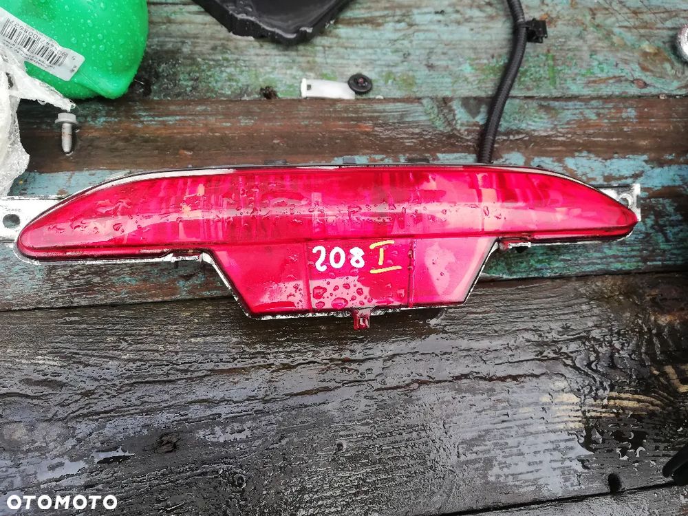 ŚWIATŁO PRZECIWMGIELNE PEUGEOT 208 I