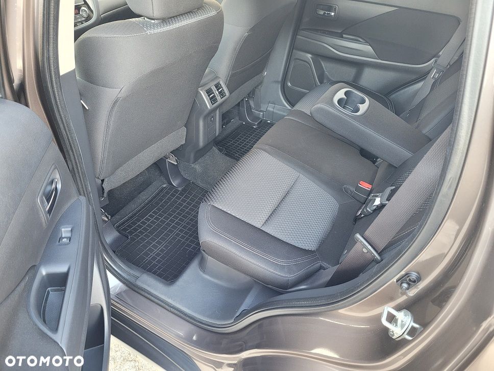 Mitsubishi Outlander 2.0 Intense + Navi 4WD CVT - 16