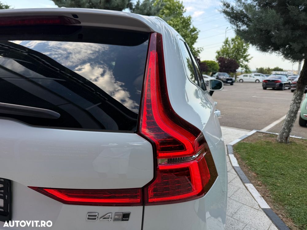 Volvo XC 60 B4 MHEV AWD Inscription - 31