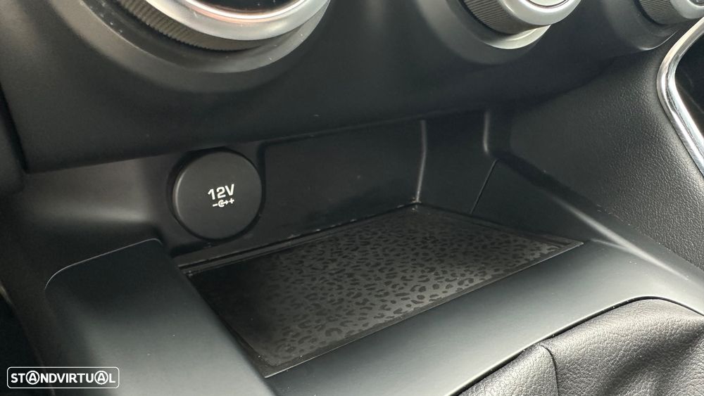 Jaguar E-Pace D150 R-Dynamic - 46