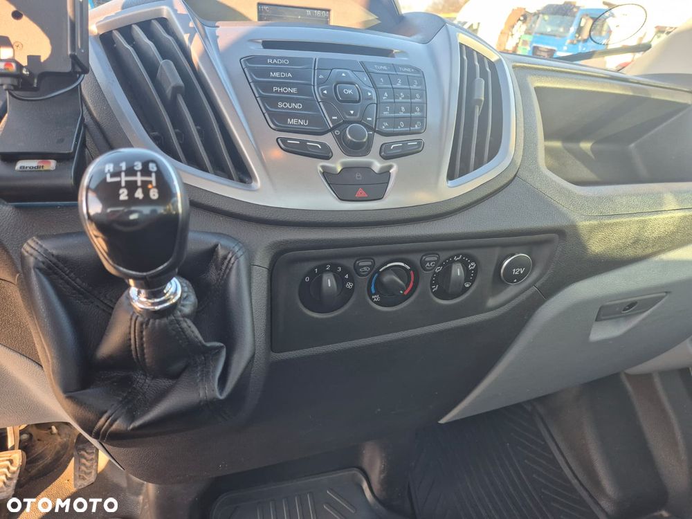 Ford Transit 2.0 TDCi / AUTOLAWETA / LAWETA DO MASZYN / SZEROKI NAJAZD / STAN IDEALNY / 1 WŁ / BEZWYPADKOWY / ORYGINALNY PRZEBIEG / 3 MIEJSCA / POMOC DROGOWA / NAPĘD TYŁ / EURO 6 / NISKI PRZEBIEG! - 23