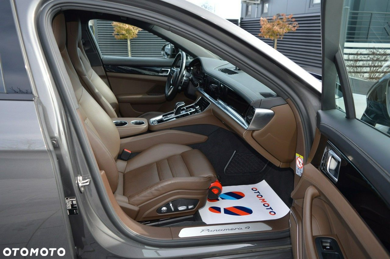 Porsche Panamera - 27