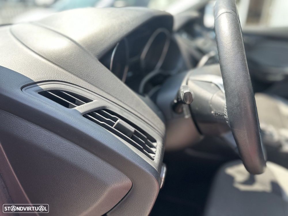 Ford Focus SW 1.0 EcoBoost S&S TREND - 11