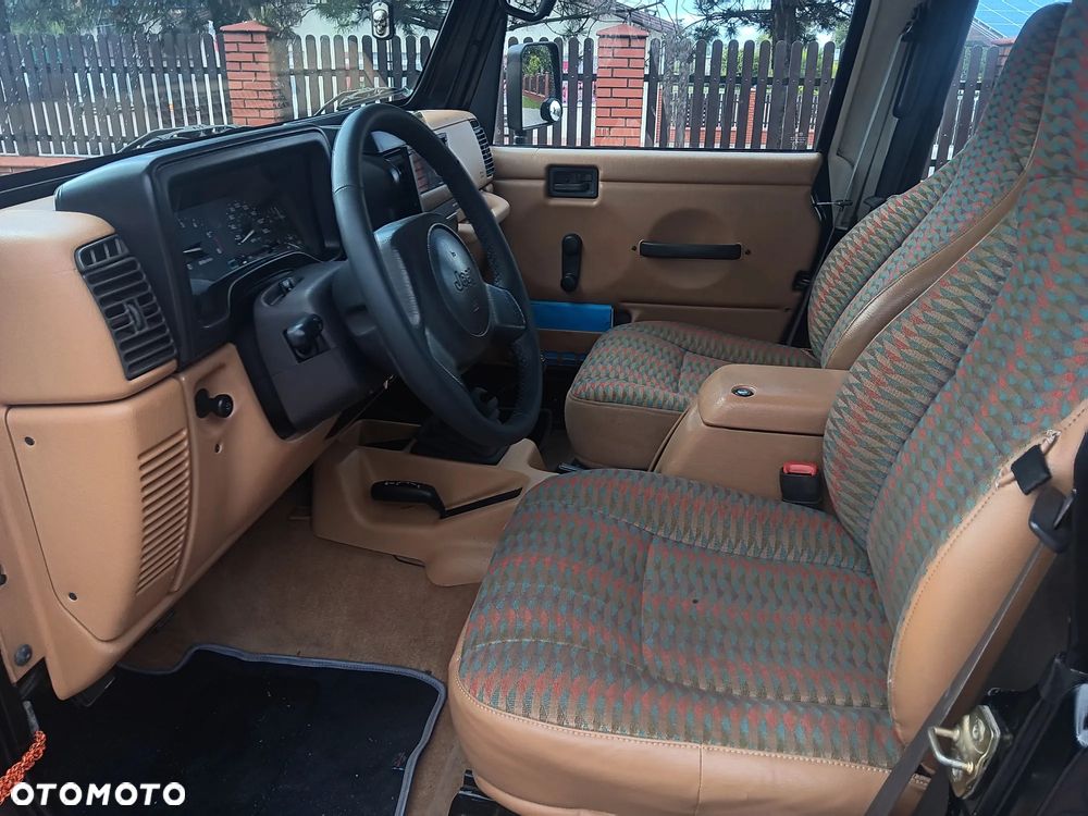 Jeep Wrangler - 10