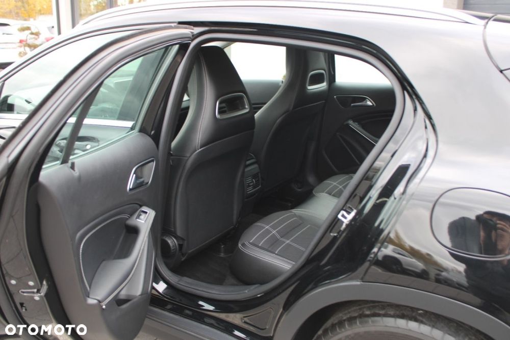 Mercedes-Benz GLA - 24