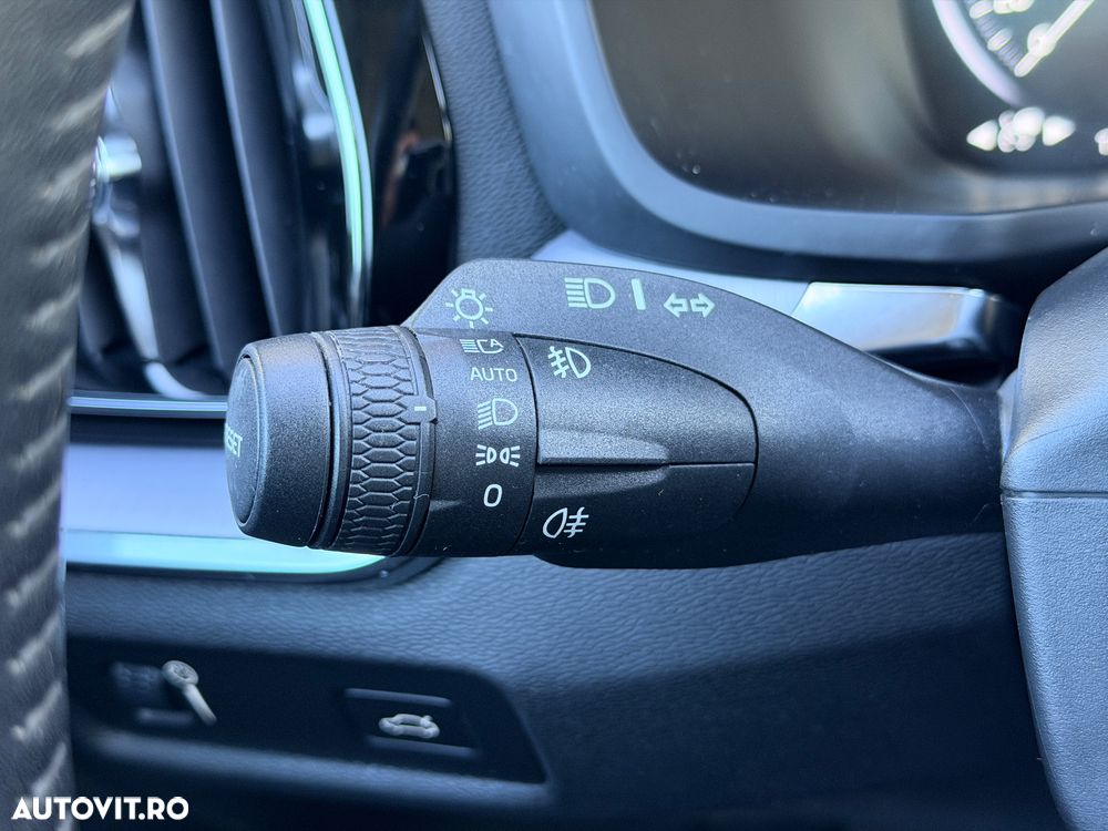 Volvo V60 D3 Geartronic Momentum - 35