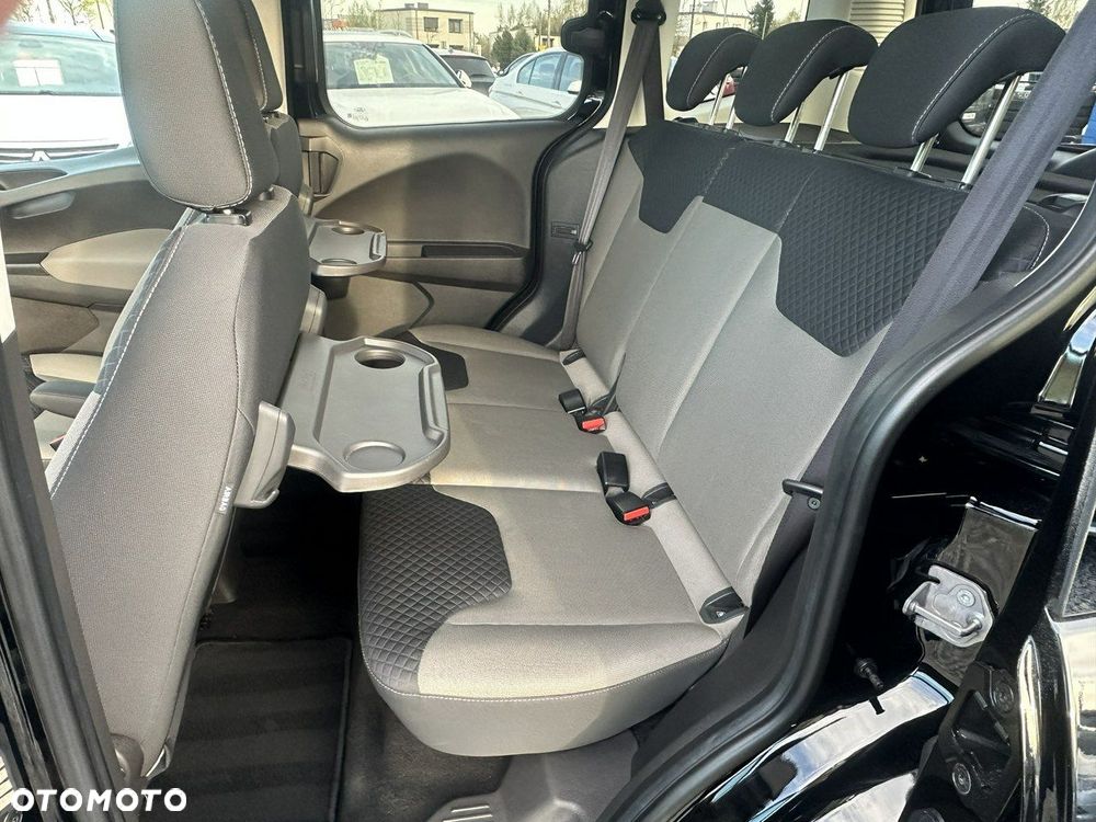 Ford Tourneo Courier - 12