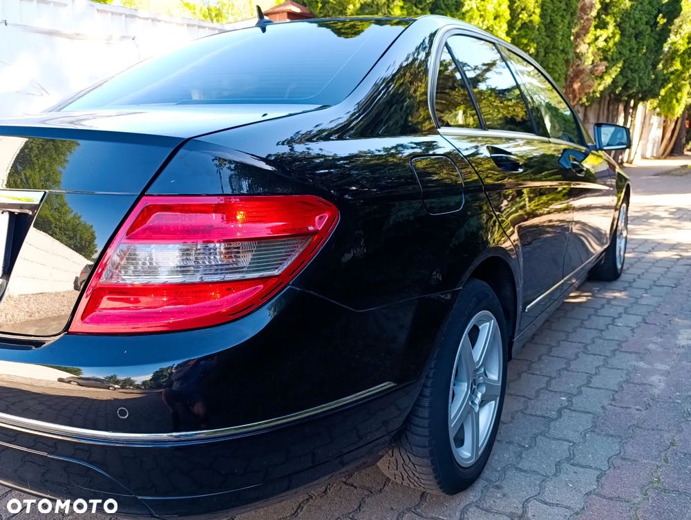 Mercedes-Benz Klasa C 180 CGI Automatik BlueEFFICIENCY Avantgarde - 19