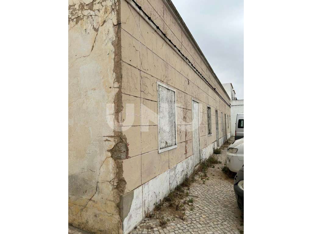 Casa Antiga com Potencial para Construção, em Patacão - Faro - Grande imagem: 3/4