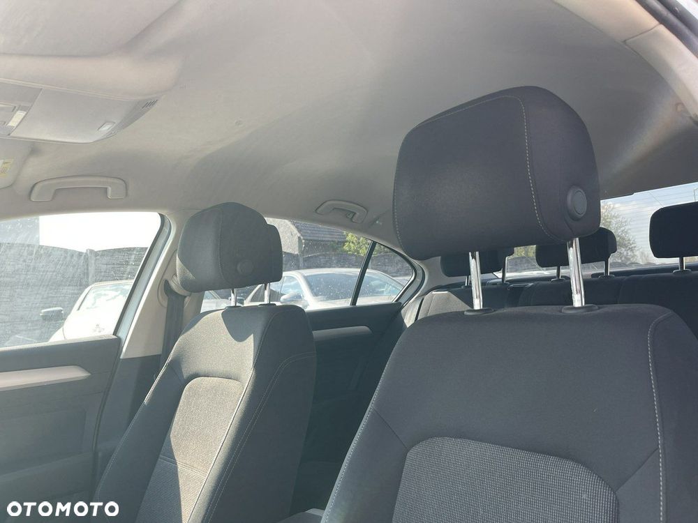 Volkswagen Passat - 10