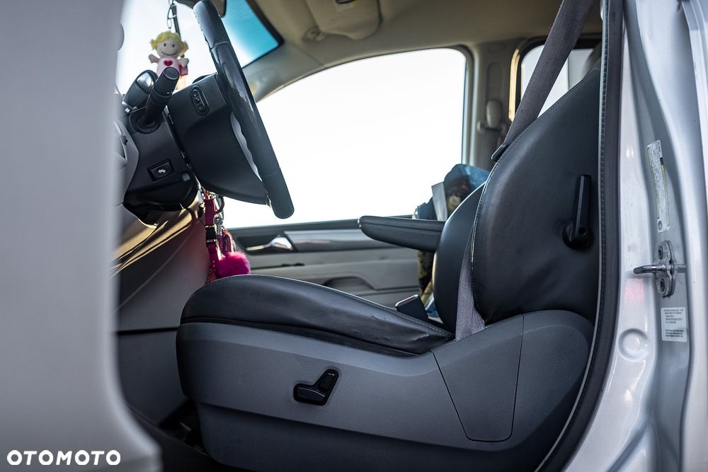 Volkswagen Routan - 22