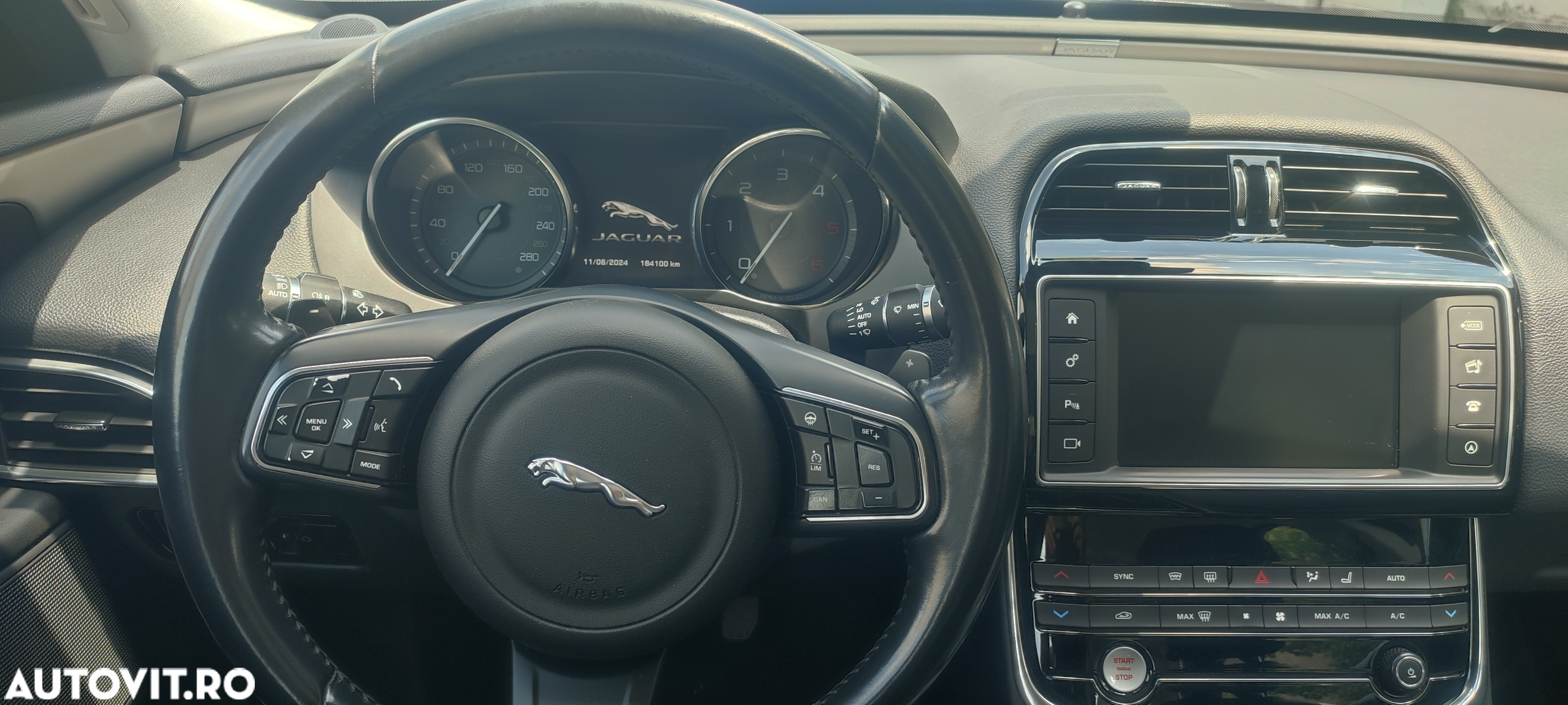Jaguar XE 2.0 Prestige - 11