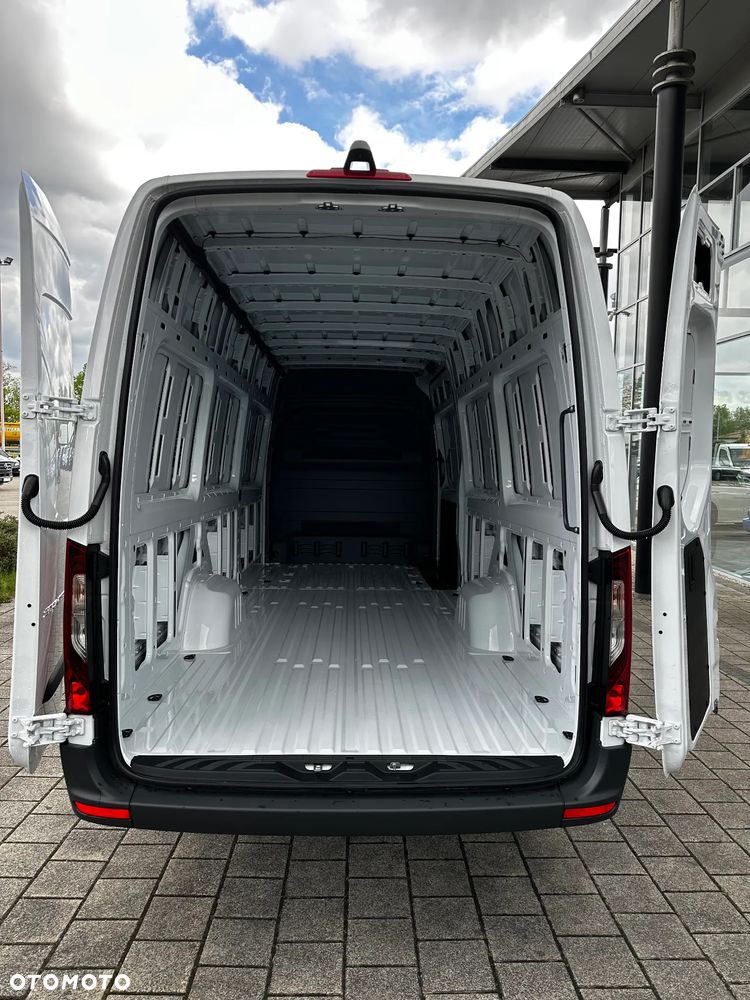 Mercedes-Benz Sprinter - 24