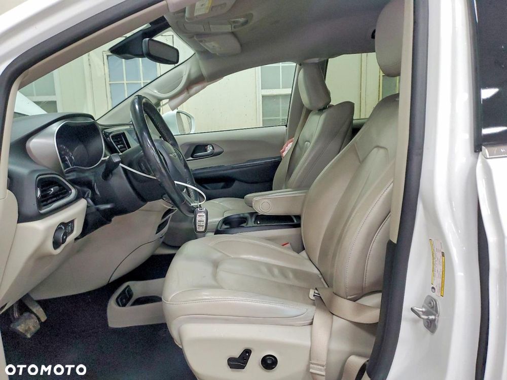 Chrysler Pacifica - 7